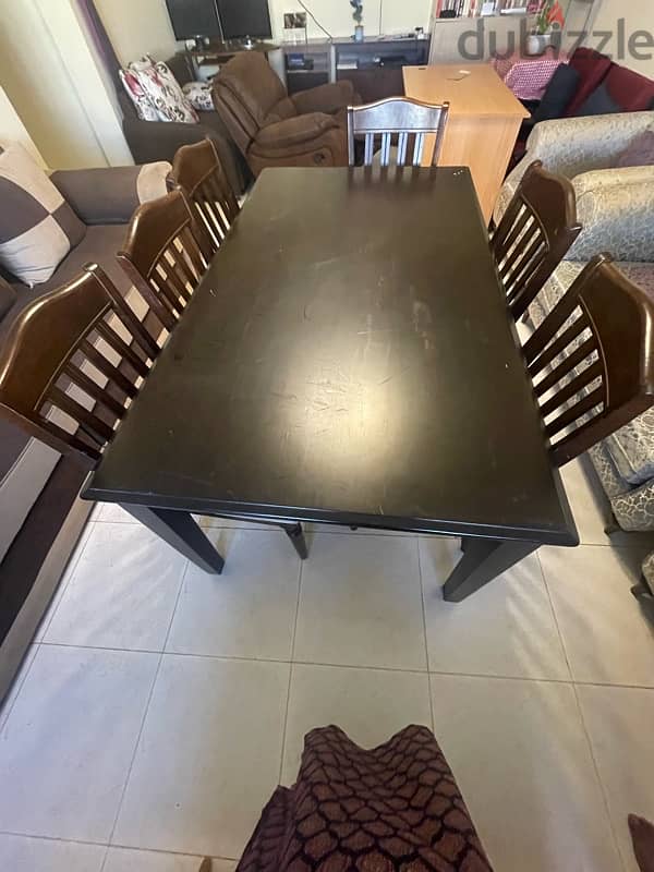 AN AMAZING QUALITY TABLE WITH 6 CHAIRS 3