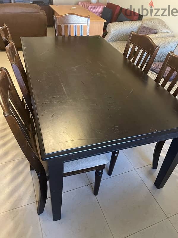 AN AMAZING QUALITY TABLE WITH 6 CHAIRS 4