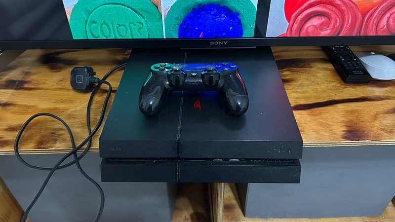 PS4 with one controller 1