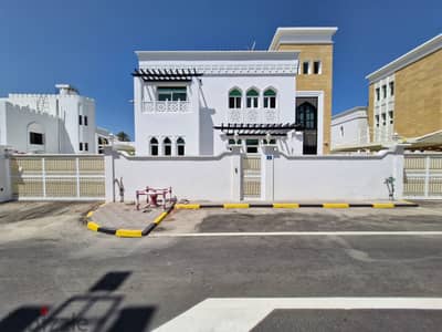 4 BR + Maid’s Room Elegant Villa in Madinat Al Ilam