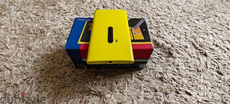 Nokia Lumia 920 Yellow in Excellent Condition for Nokia Phone Lovers 6