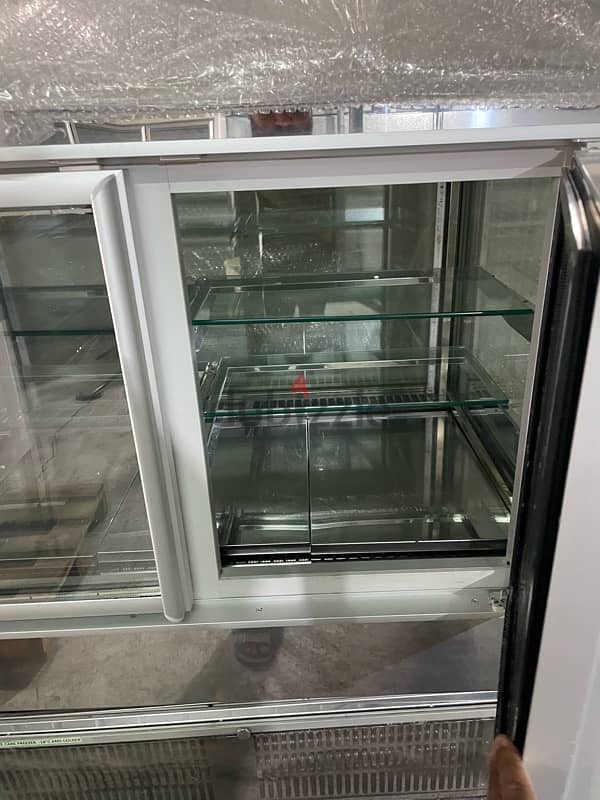 Display chiller and freezer 3