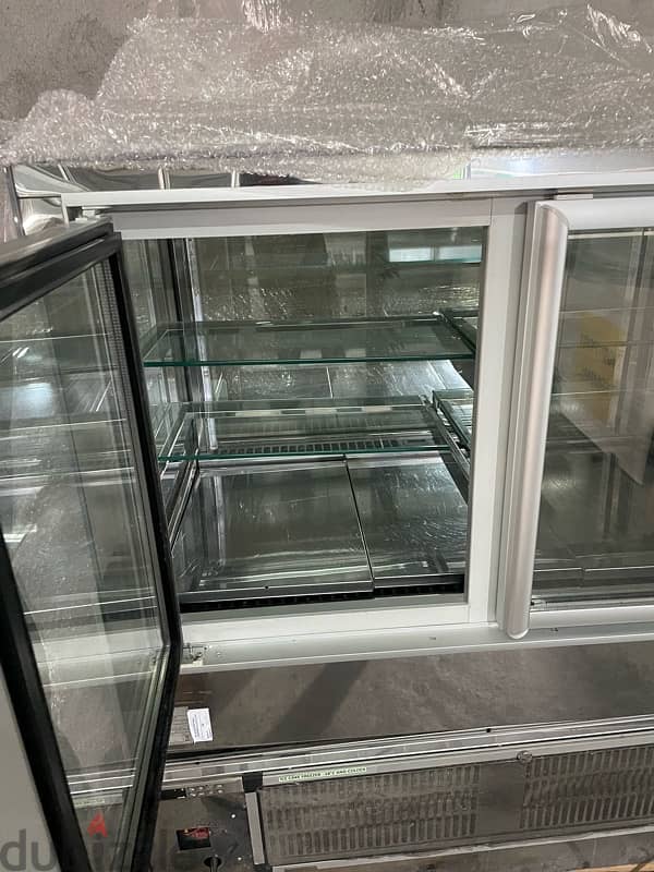 Display chiller and freezer 4