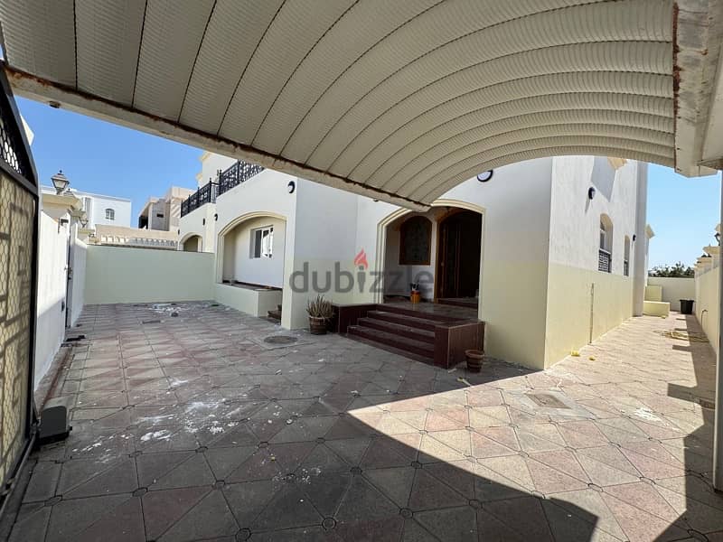 corner villa for rent in hail south near al Sultan school 19