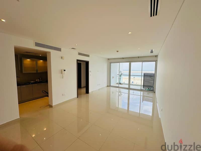 1bedroom first line sea view apartment in Almouj Muscat for rent 1