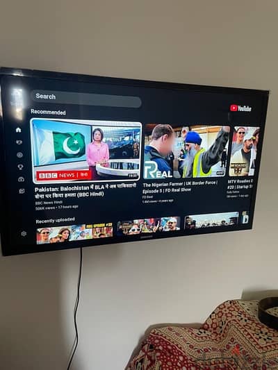 Samsung smart tv 32’ available