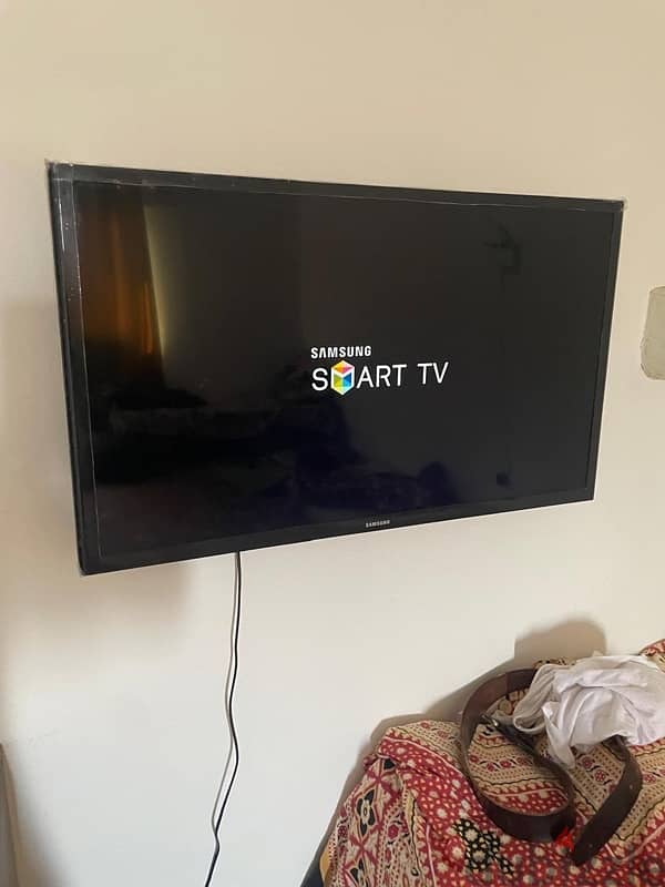 Samsung smart tv 32’ available 2