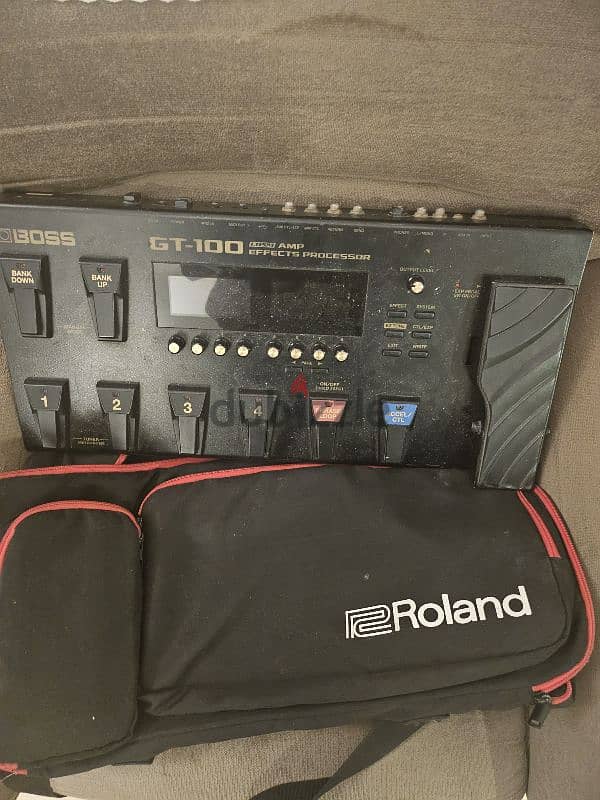 BOSS GT100 Roland  guitar pedal 2