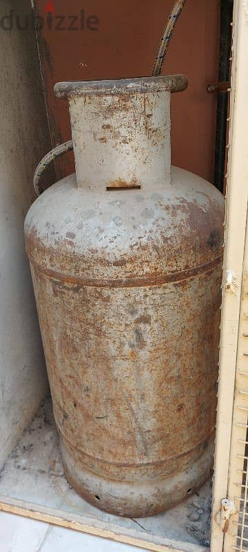 Gas cylinder and stove  for sale in Sohar Alhambar. .