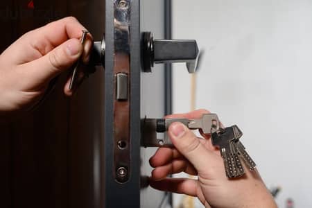 locksmith service door lock open and fix repair