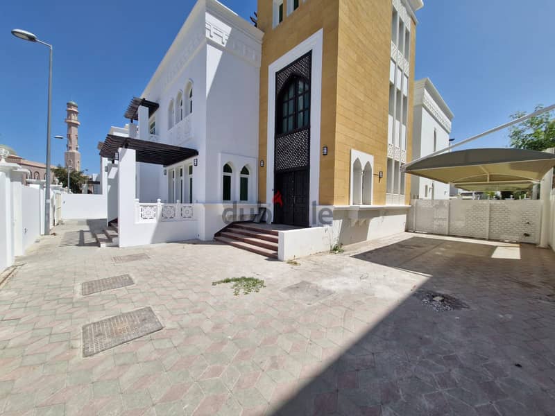 4 BR + Maid Room Wonderful Villa in Madinat Al Ilam 1