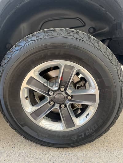 jeep Wrangler JL rims and tires