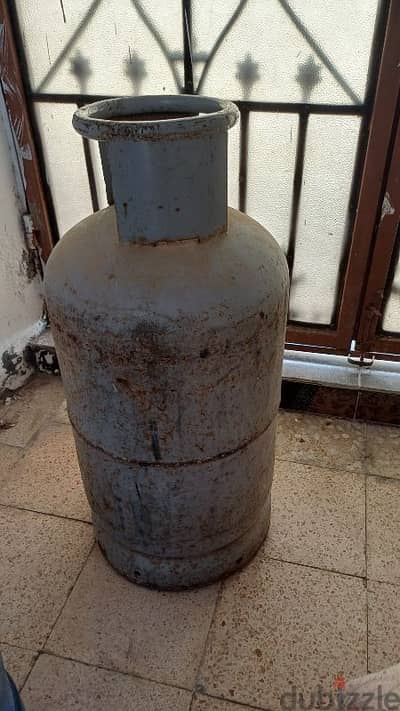 gas cylinder available