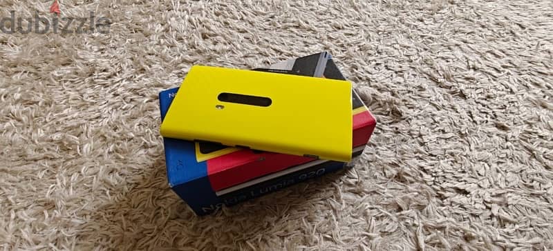 Classic Vintage Nokia Lumia 920 Yellow in Excellent Condition 1