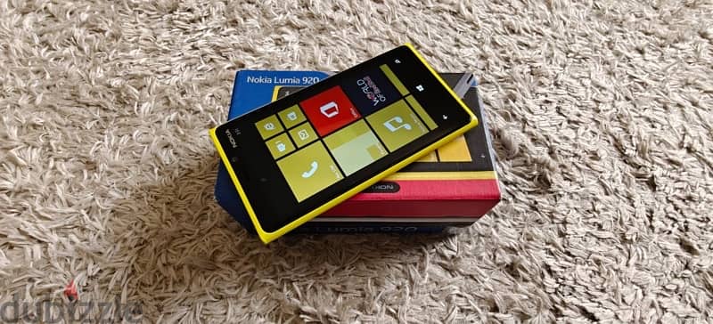 Classic Vintage Nokia Lumia 920 Yellow in Excellent Condition 6