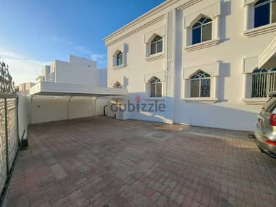 Amazing villa in Qurum 29 Near Madinat sulktan Qabous