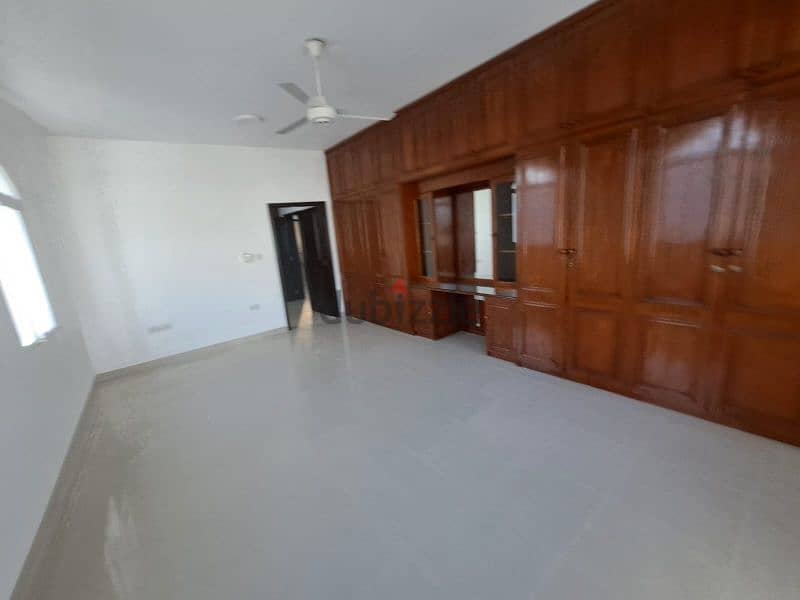 amazing  house in qurum 29 near Madinat sultan 0