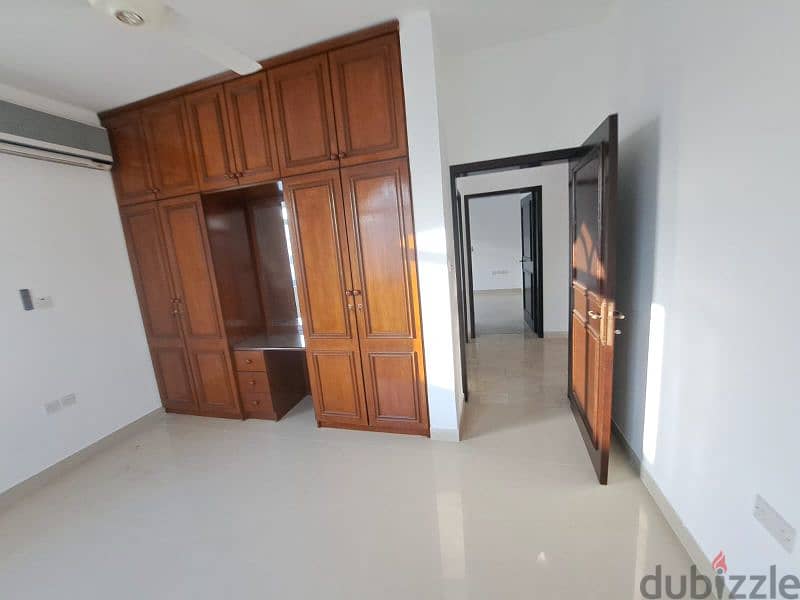 amazing  house in qurum 29 near Madinat sultan 8