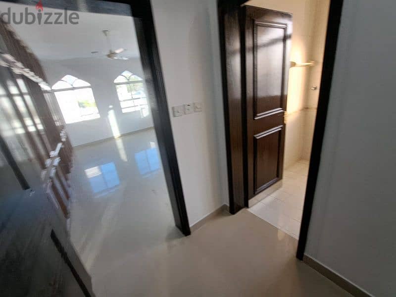 amazing  house in qurum 29 near Madinat sultan 9