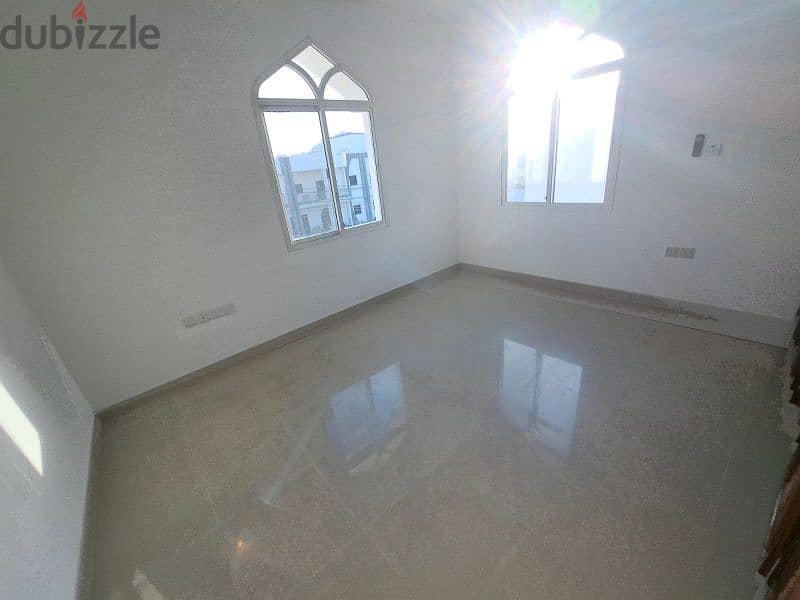 amazing  house in qurum 29 near Madinat sultan 10