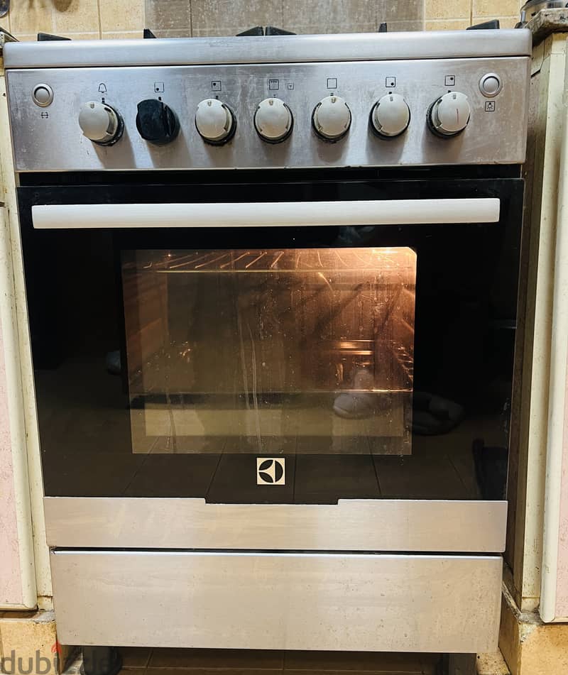 Cooking range (Electrolux) at 35 Omr 1