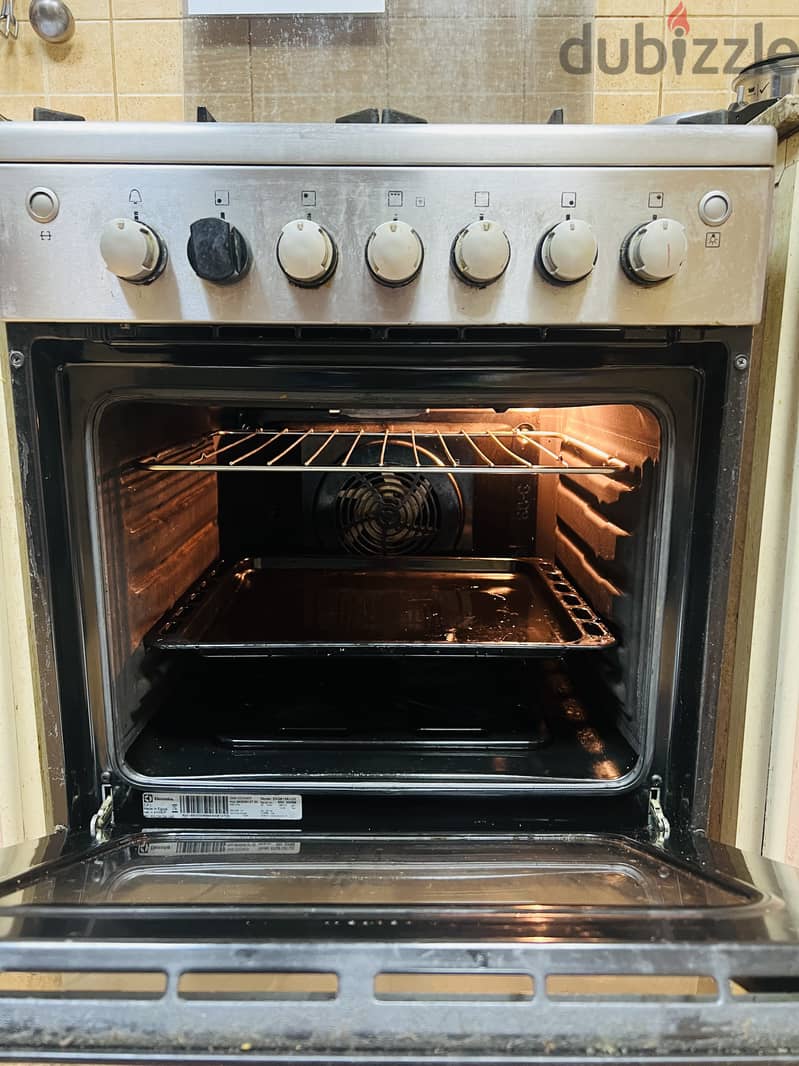 Cooking range (Electrolux) at 35 Omr 2