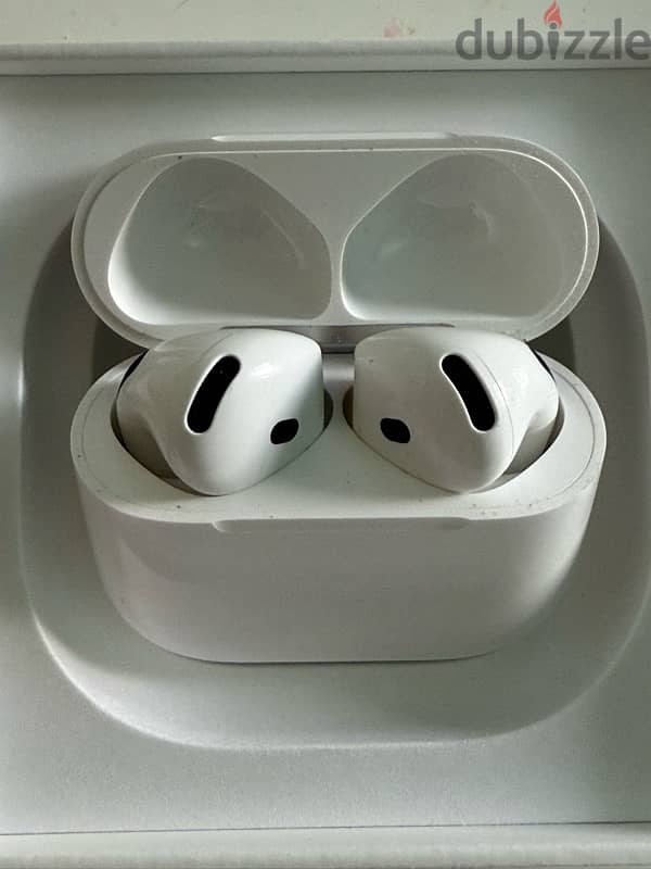 Apple Airbods 4 with active noice cancellation 1