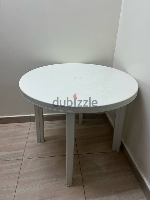 Plastic dining table 0