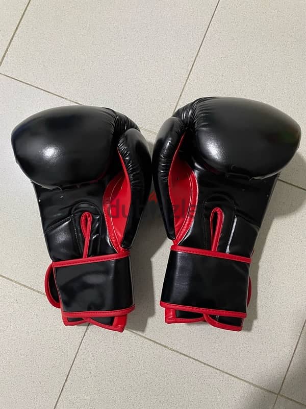 boxing gloves 0