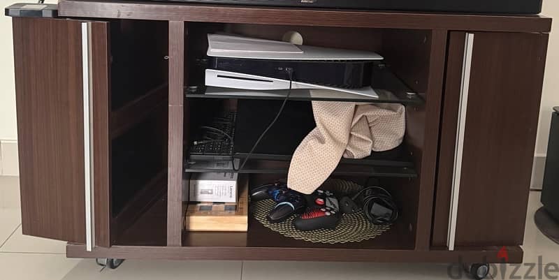 Expat leaving Oman used TV stand for sale 0