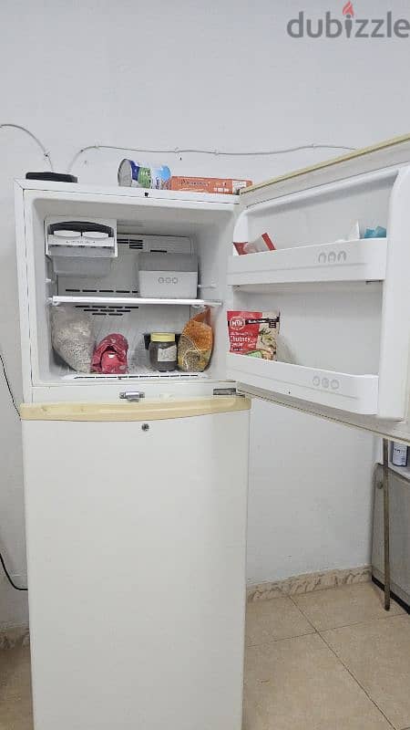 used good condition LG fridge for urgent sale 0