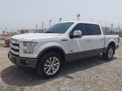 للبيع فورد F150 2017  الفئة الخاصه كنج رانش لون أبيض على بني نظيفه