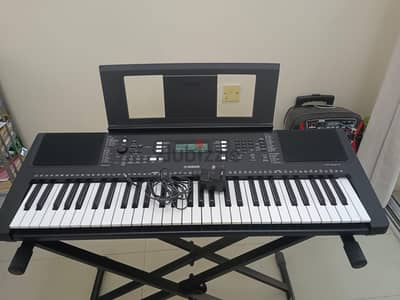 Yamaha PSR E 373 Piano for sale neat and clean