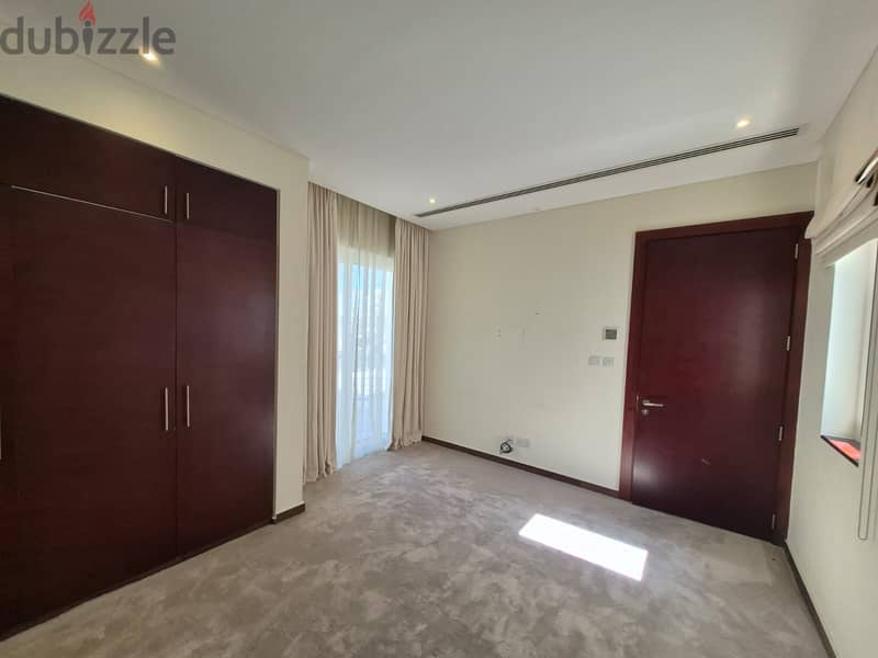 4 BR + Maid’s Room Luxury Villa with Private Pool – Shatti Al Mouj 13