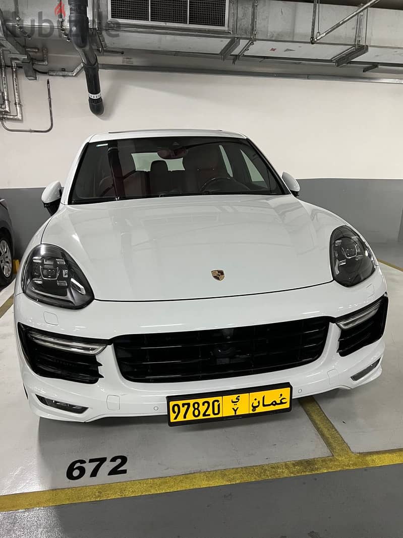 Porsche Cayenne Turbo S 2016 0