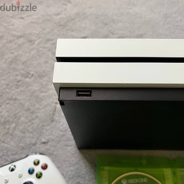 Xbox One S اكس بوكس ون اس نظيفه للبيع 2