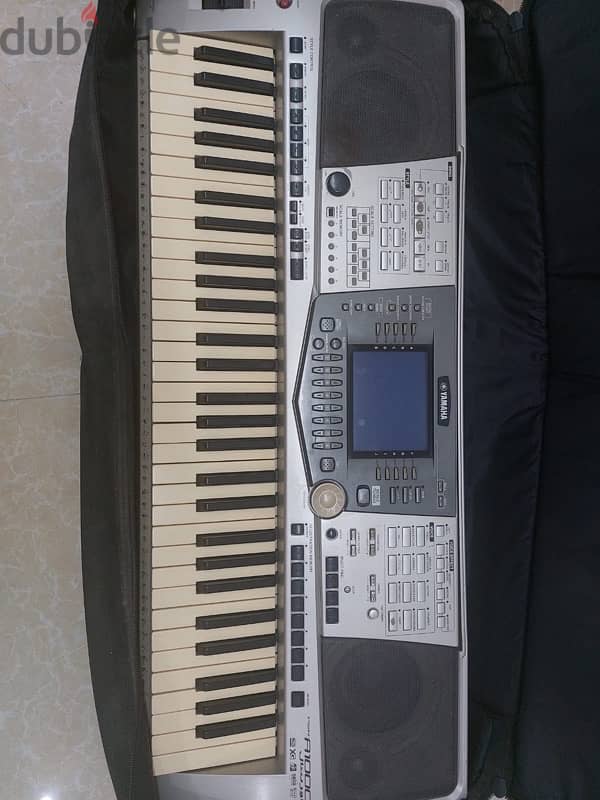 piano keyboard for sell make an offer 0