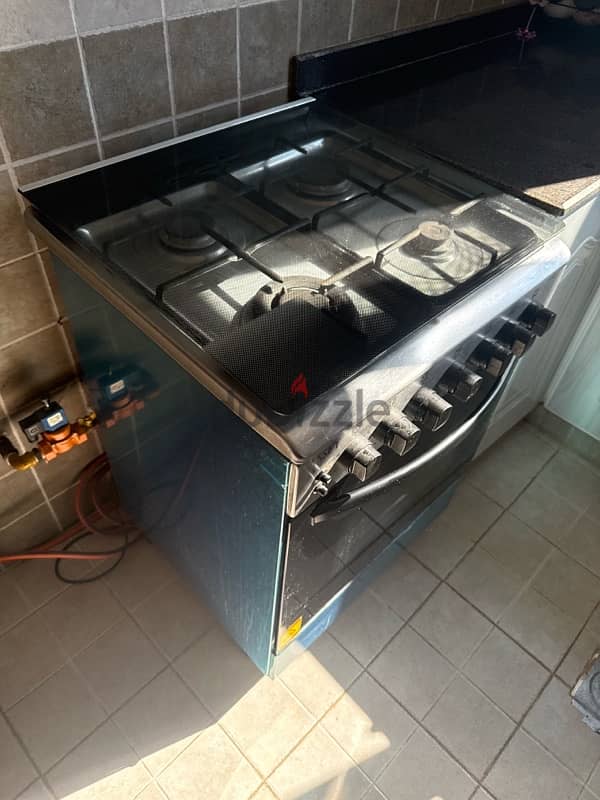 4 burner Gas cooker 2