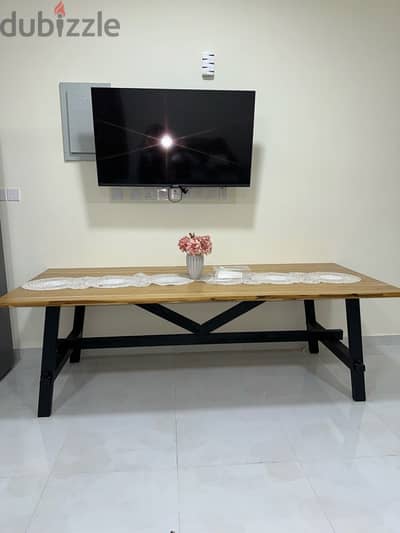 Strong Wood Table for Sale - طاولة خشبية قوية للبيع