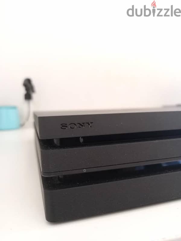 Sony ps4 pro | حاله ممتازه جدا كانه جديد سوني ٤ 1