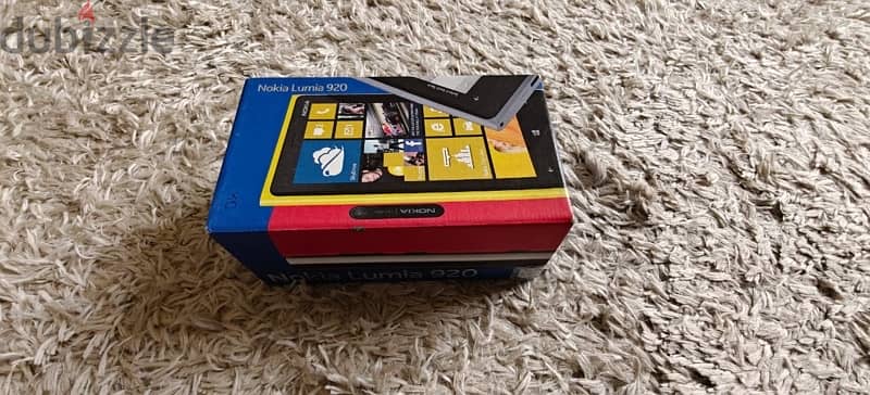 Classic Vintage Nokia Lumia 920 Yellow in Excellent Condition 7