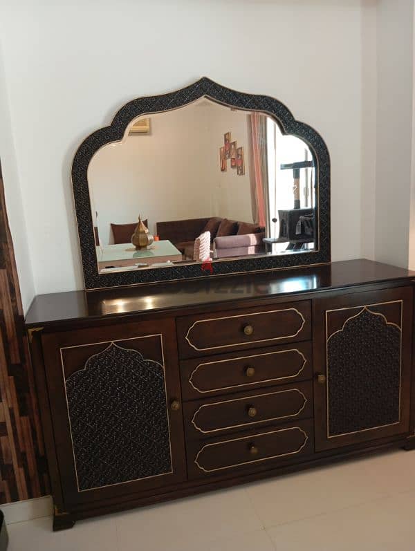 excellent condition wooden chest with mirror and drawers 0