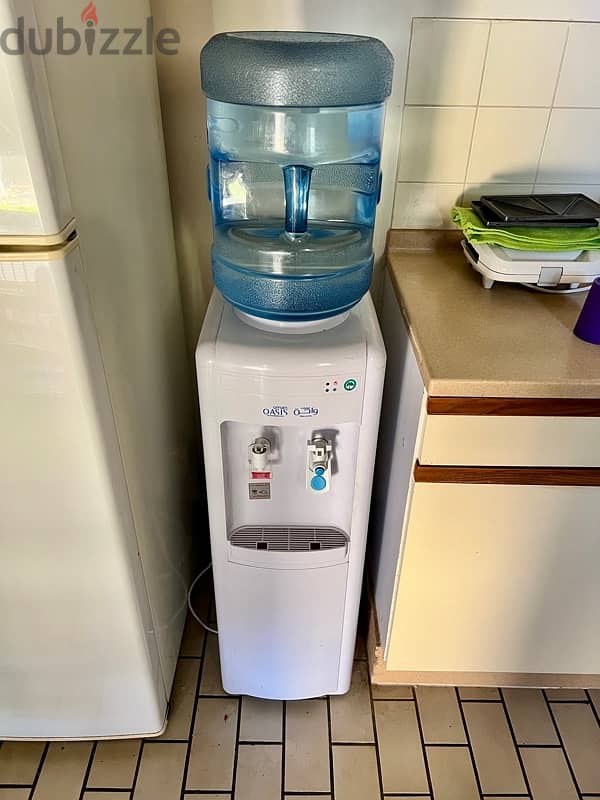 Used hot and cold dispenser from Oasis for immediate sale 1