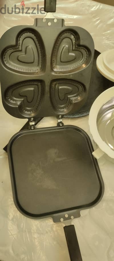 Hotpot, tawa and cakepan in good condition