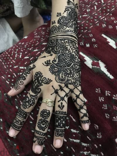 Henna services for Eid available