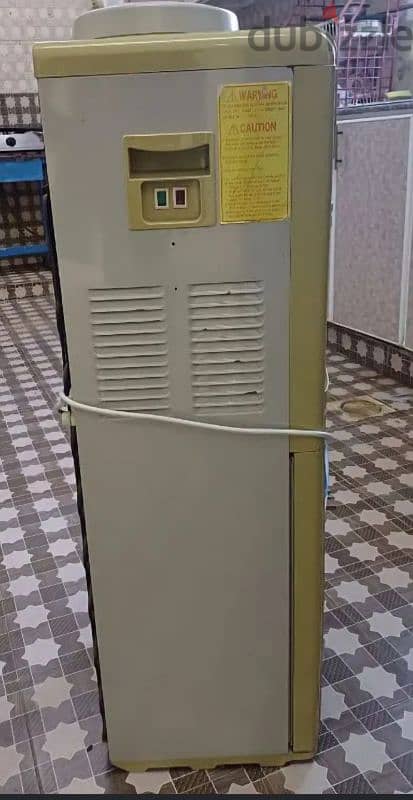 Dispenser, Excellent condition and fit for Hot summers 3