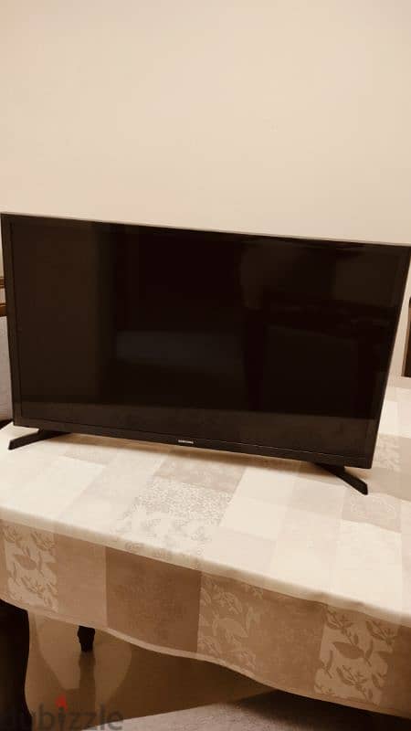 Used 32" LED Smart TV for Sale 2