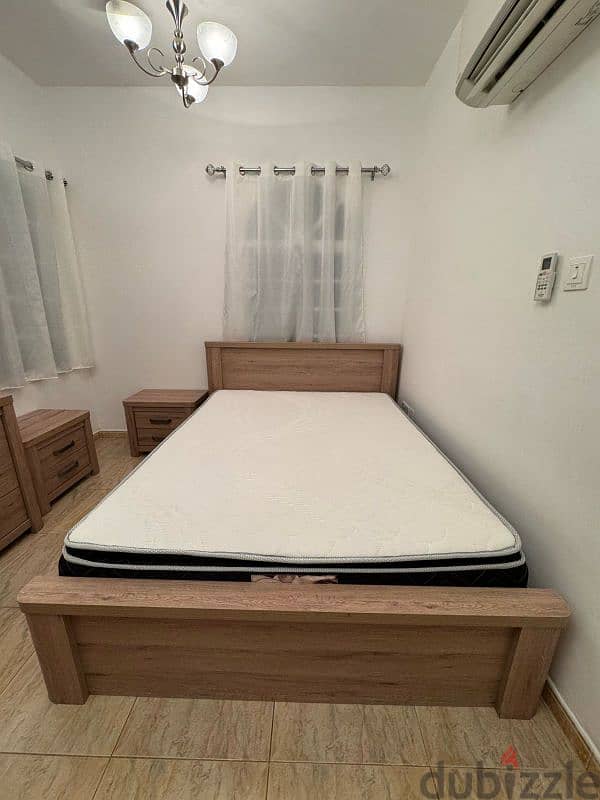 bed room set used 2 week only 4