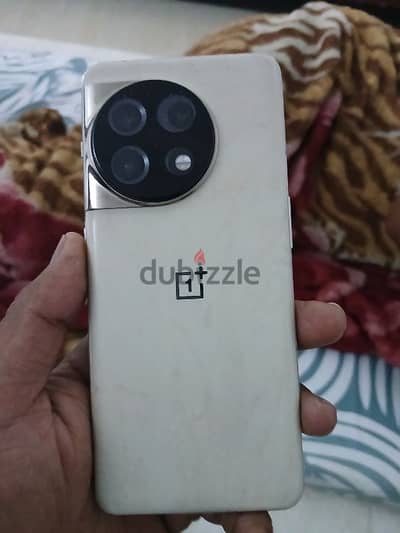 one plus 11.5g mobile good excellent condion one hand used