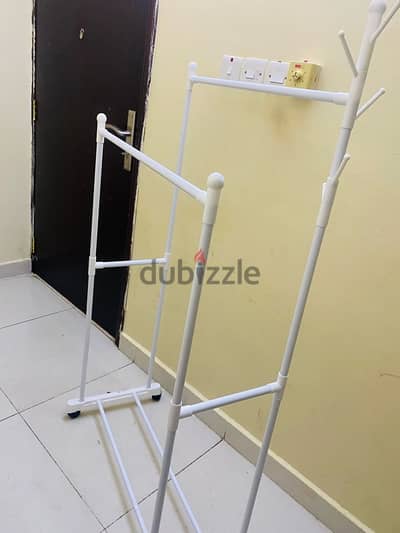 Moveable clothes stand